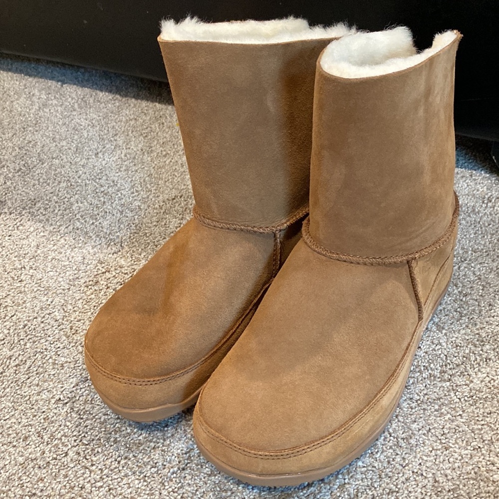 Fitflop Mukluk boots. Size 8 women.
